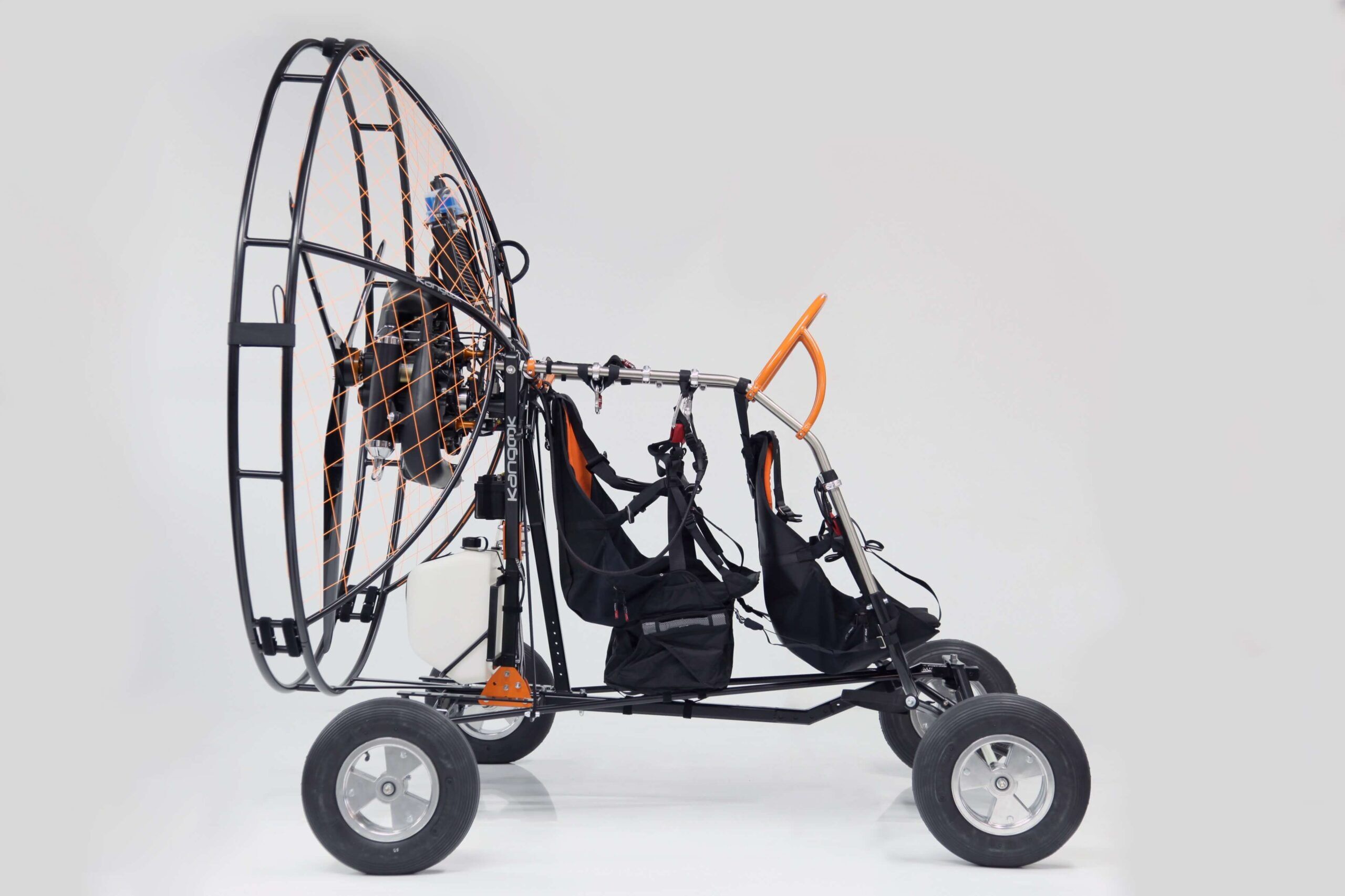 Le Nanook Evo quad de Kangook, un trike paramoteur haute performance pour une puissance et une polyvalence inégalées.